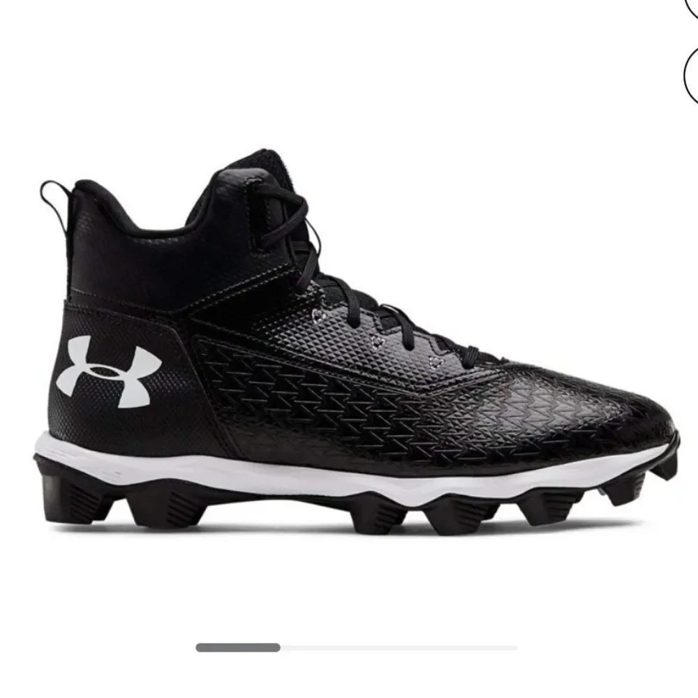 UNDER ARMOUR MEN'S SOCCER SNEAKER SHOE